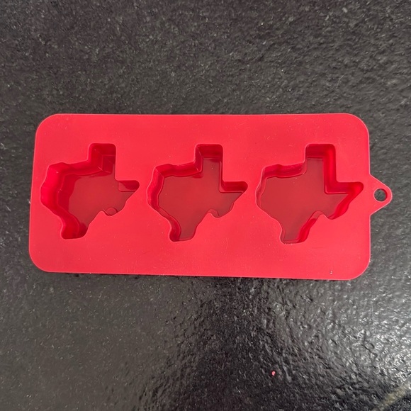 🤠 Texas-Shaped Silicone Mold – Red, Multi-Purpose - Picture 2 of 4